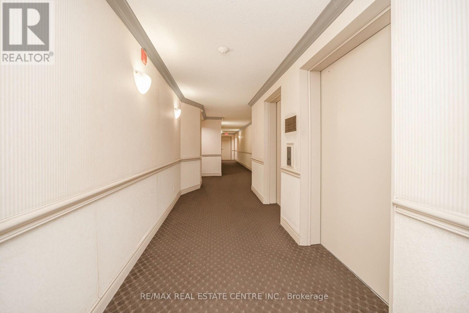 301 - 3 Dayspring Circle, Brampton (Goreway Drive Corridor), Ontario  L6P 1B7 - Photo 9 - W12892006