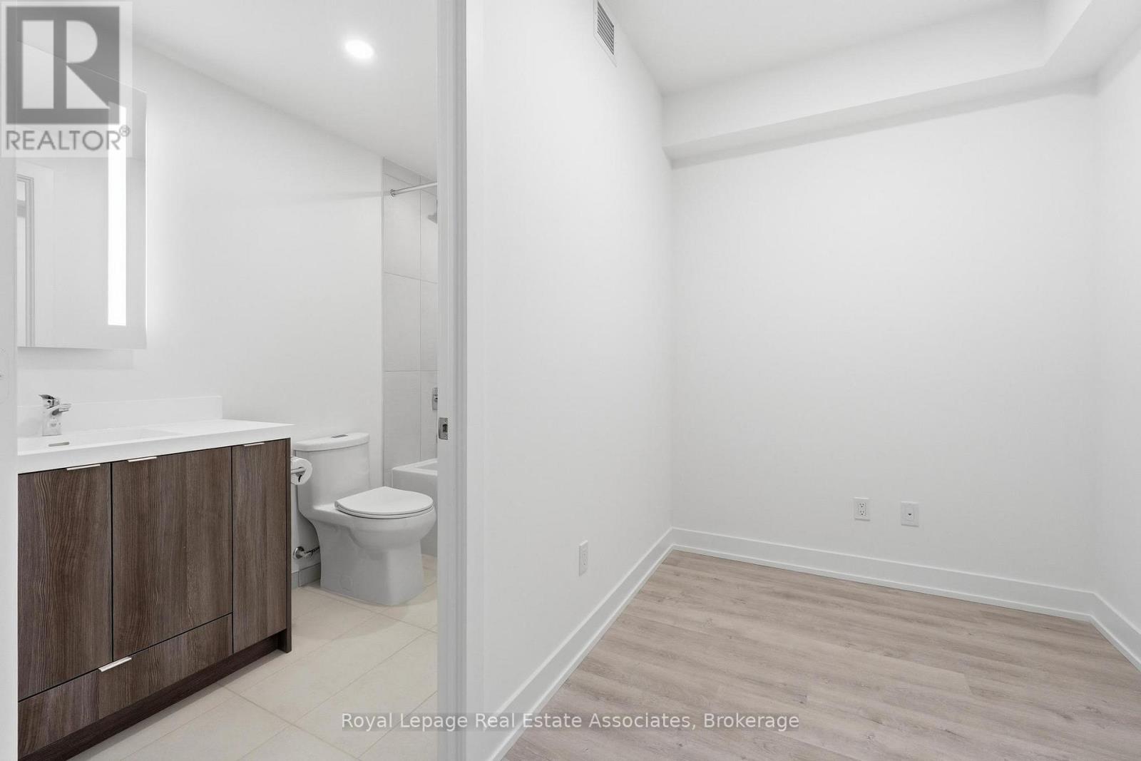 807 - 25 Cordova Avenue, Toronto (Islington-City Centre West), Ontario  M9A 0E5 - Photo 10 - W12892044