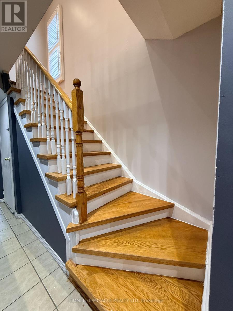 1 Hudson Drive, Brampton (Fletcher's West), Ontario  L6Y 2N6 - Photo 17 - W12892046