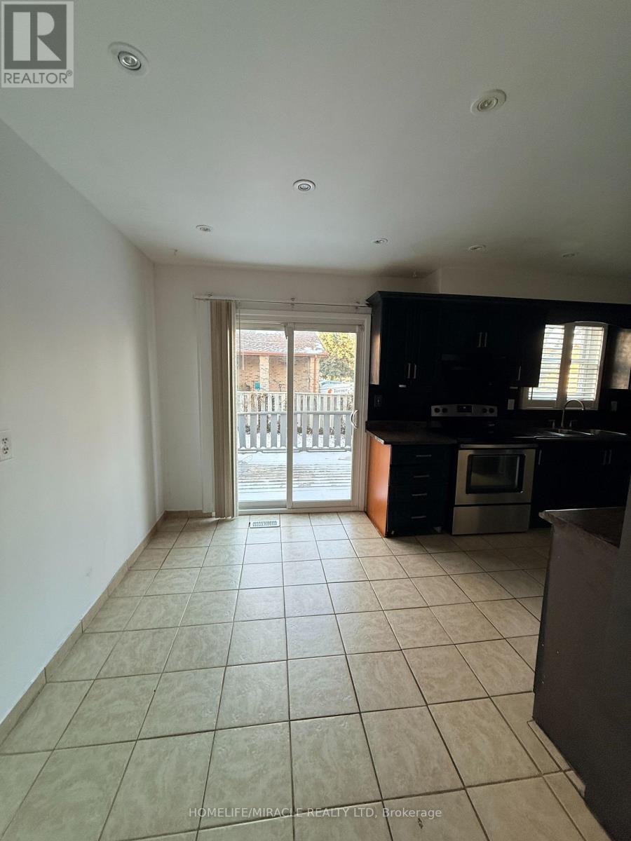 1 Hudson Drive, Brampton (Fletcher's West), Ontario  L6Y 2N6 - Photo 18 - W12892046