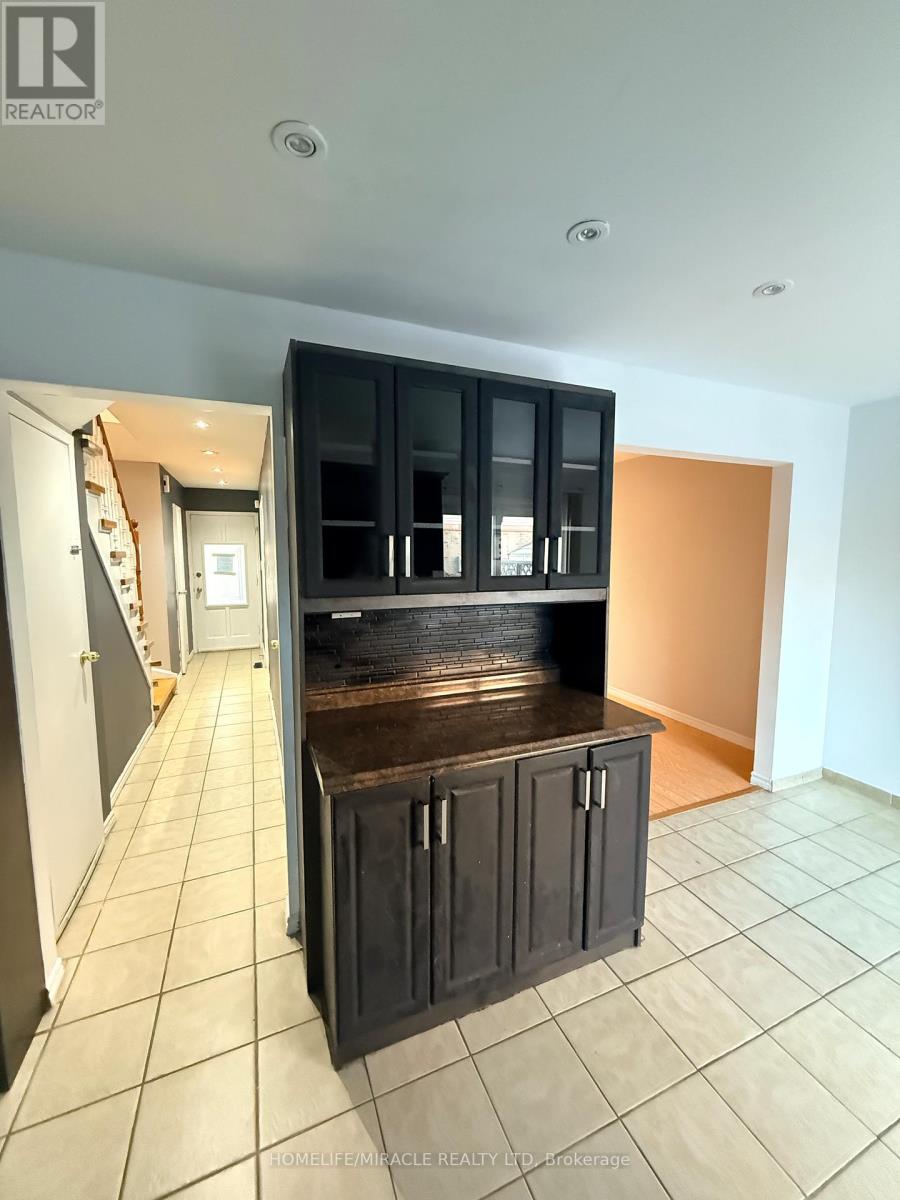 1 Hudson Drive, Brampton (Fletcher's West), Ontario  L6Y 2N6 - Photo 21 - W12892046