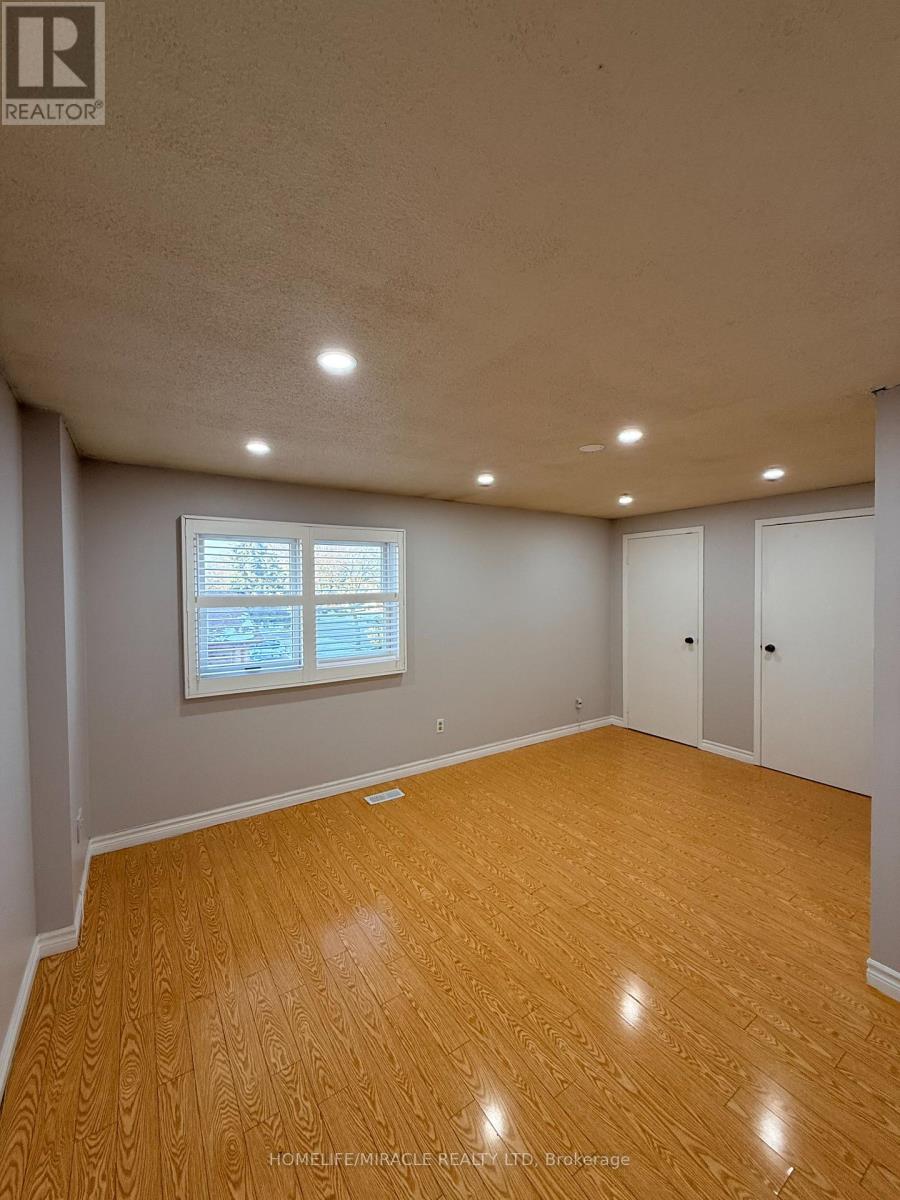 1 Hudson Drive, Brampton (Fletcher's West), Ontario  L6Y 2N6 - Photo 24 - W12892046