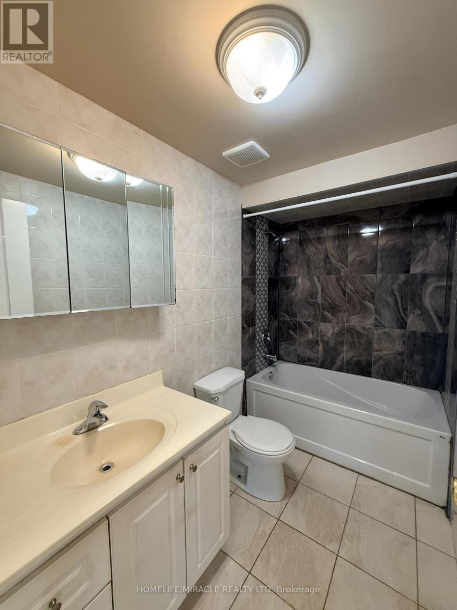1 Hudson Drive, Brampton (Fletcher's West), Ontario  L6Y 2N6 - Photo 25 - W12892046