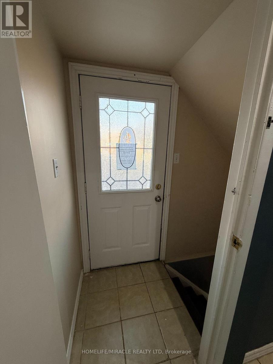 1 Hudson Drive, Brampton (Fletcher's West), Ontario  L6Y 2N6 - Photo 28 - W12892046