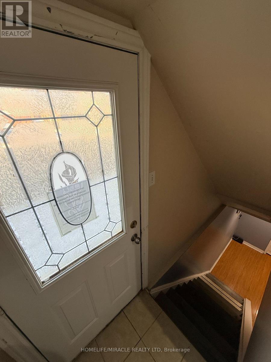 1 Hudson Drive, Brampton (Fletcher's West), Ontario  L6Y 2N6 - Photo 29 - W12892046