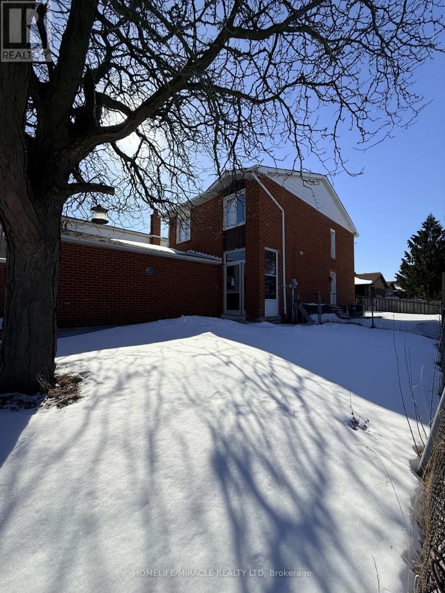 1 Hudson Drive, Brampton (Fletcher's West), Ontario  L6Y 2N6 - Photo 3 - W12892046