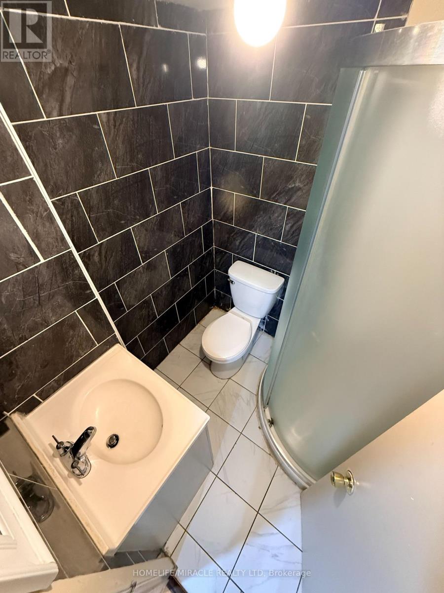 1 Hudson Drive, Brampton (Fletcher's West), Ontario  L6Y 2N6 - Photo 30 - W12892046