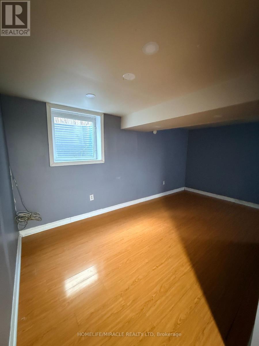 1 Hudson Drive, Brampton (Fletcher's West), Ontario  L6Y 2N6 - Photo 33 - W12892046