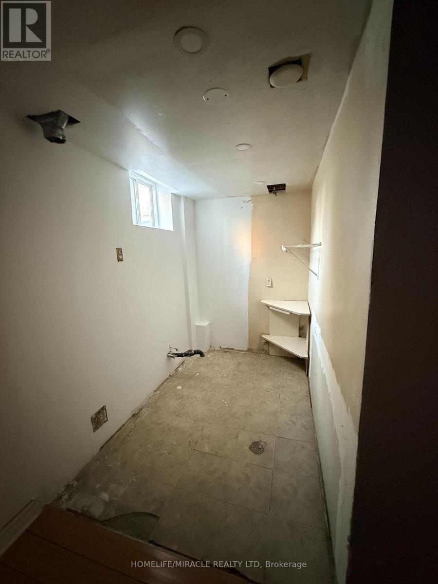 1 Hudson Drive, Brampton (Fletcher's West), Ontario  L6Y 2N6 - Photo 35 - W12892046