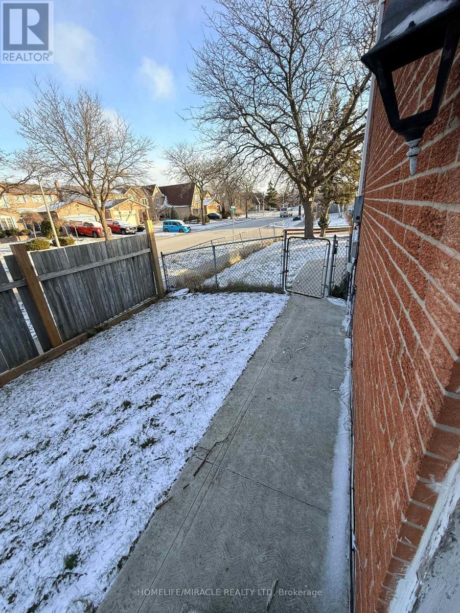 1 Hudson Drive, Brampton (Fletcher's West), Ontario  L6Y 2N6 - Photo 37 - W12892046