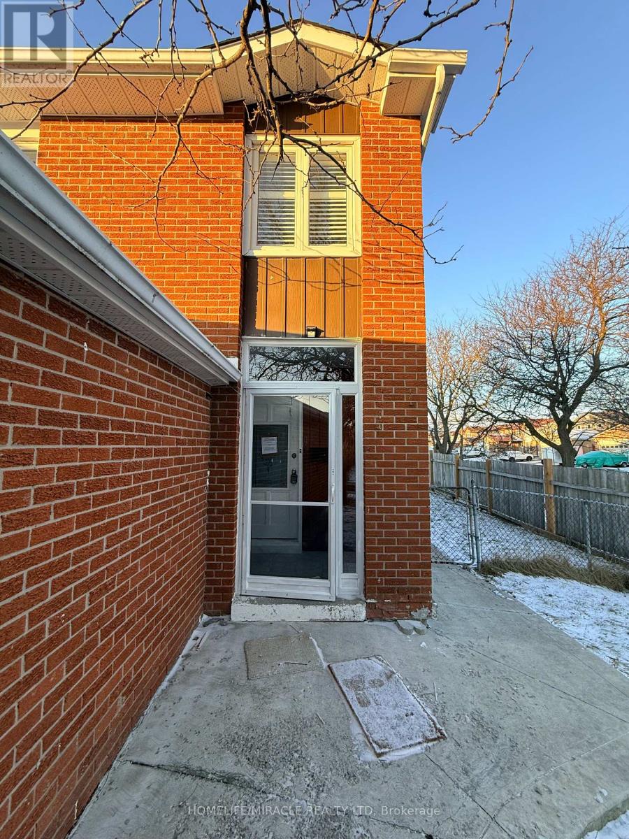 1 Hudson Drive, Brampton (Fletcher's West), Ontario  L6Y 2N6 - Photo 8 - W12892046