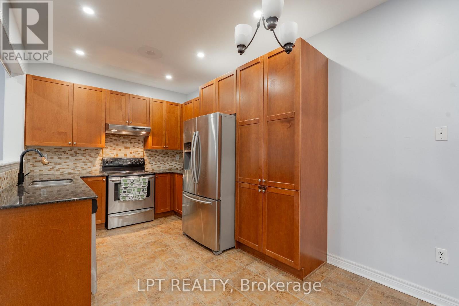 54 Delphinium Way, Brampton (Northwest Sandalwood Parkway), Ontario  L7A 0N4 - Photo 18 - W12892054