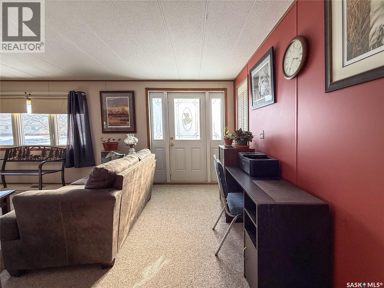 201 - 203 4th Avenue, Climax, Saskatchewan  S0N 0N0 - Photo 2 - SK030648