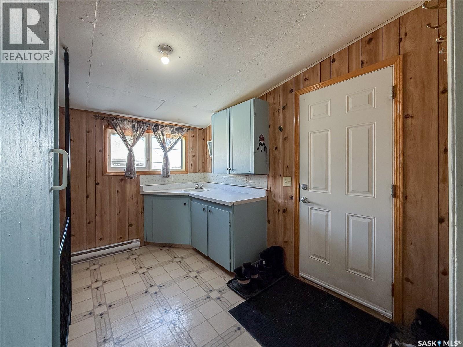 201 - 203 4th Avenue, Climax, Saskatchewan  S0N 0N0 - Photo 29 - SK030648