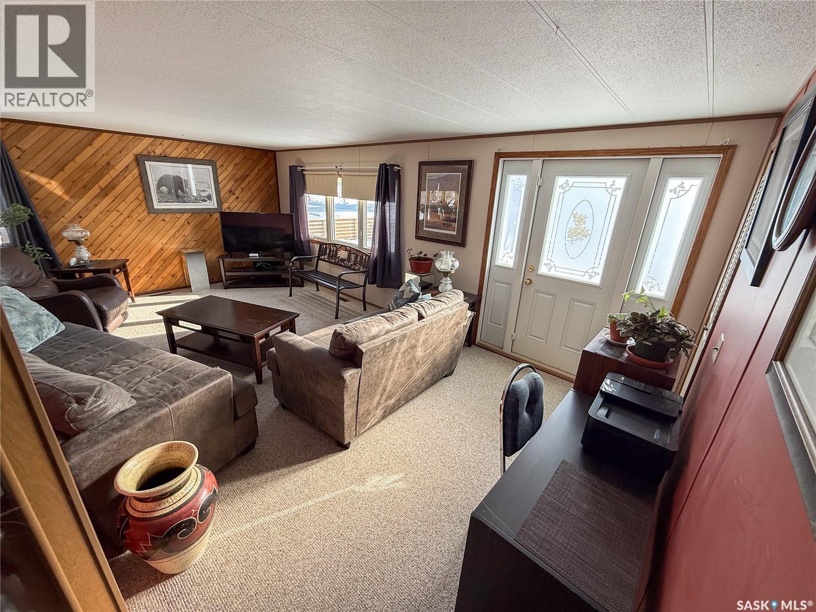 201 - 203 4th Avenue, Climax, Saskatchewan  S0N 0N0 - Photo 3 - SK030648