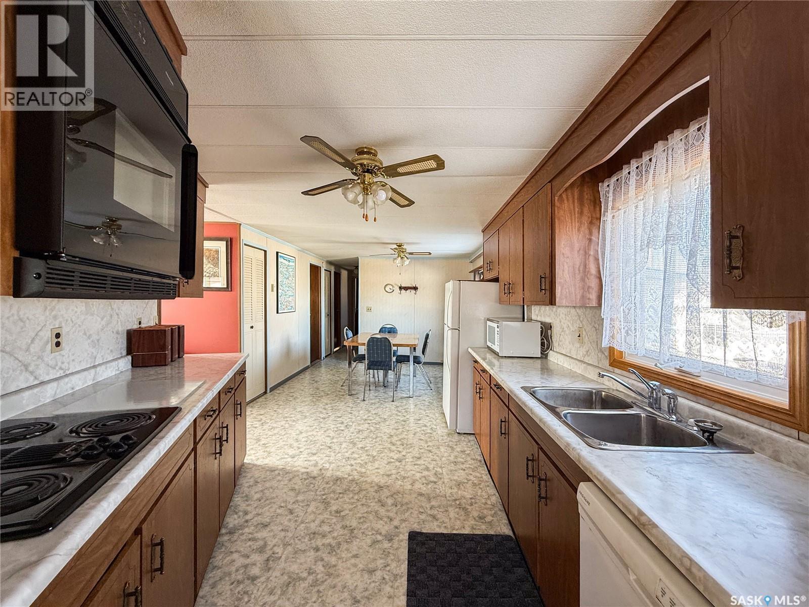 201 - 203 4th Avenue, Climax, Saskatchewan  S0N 0N0 - Photo 9 - SK030648