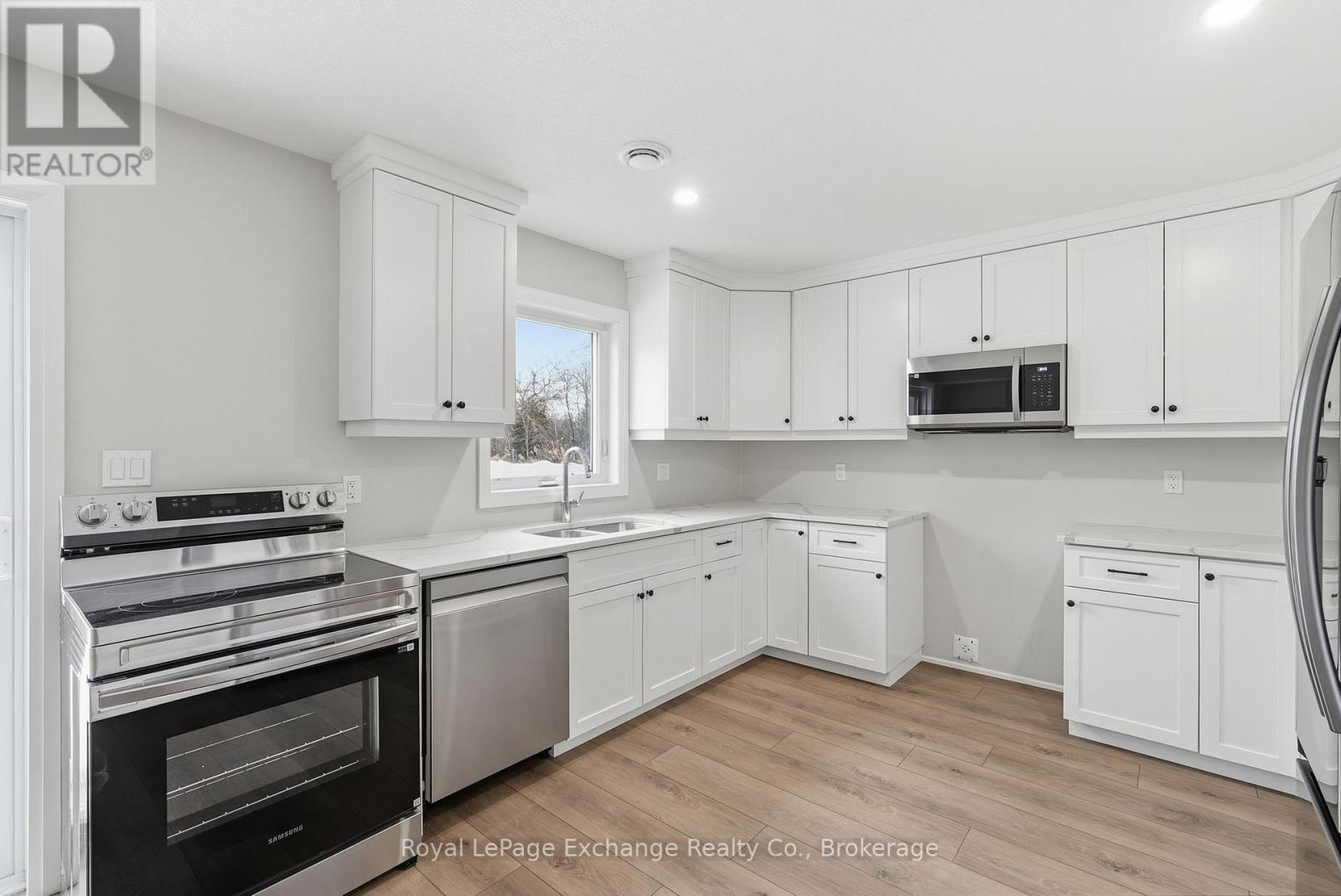 Unit 3 - 227 Bruce Street S, West Grey, Ontario  N0G 1R0 - Photo 15 - X12723436