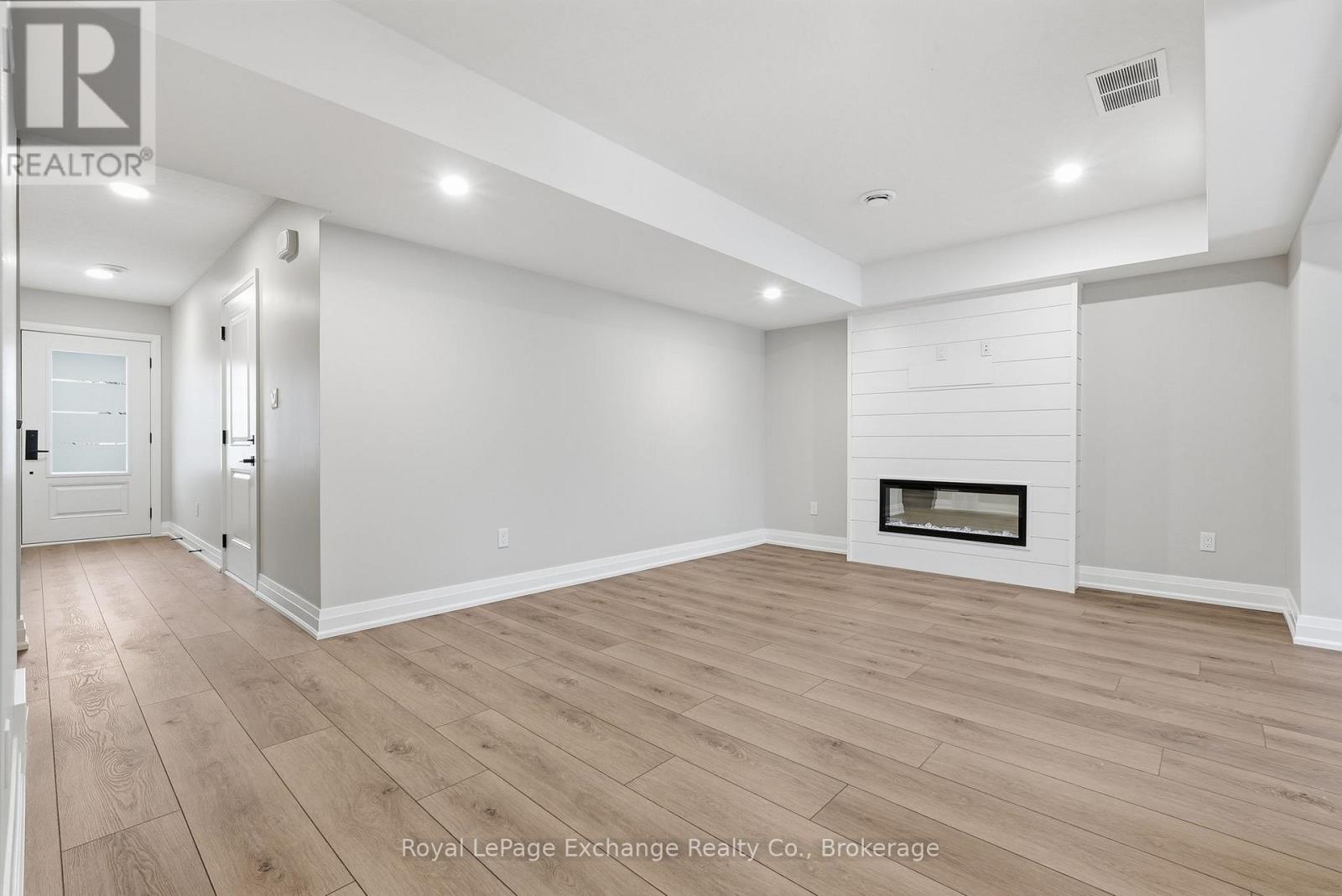 Unit 3 - 227 Bruce Street S, West Grey, Ontario  N0G 1R0 - Photo 9 - X12723436