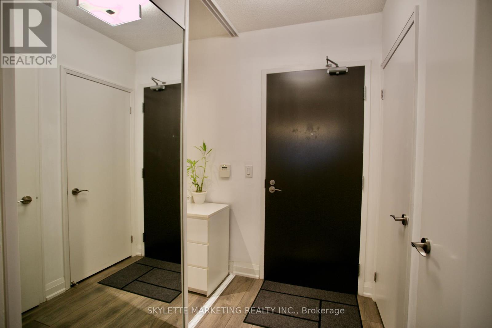 2505 - 9 Valhalla Inn Road, Toronto, Ontario  M9B 0B2 - Photo 10 - W12657246