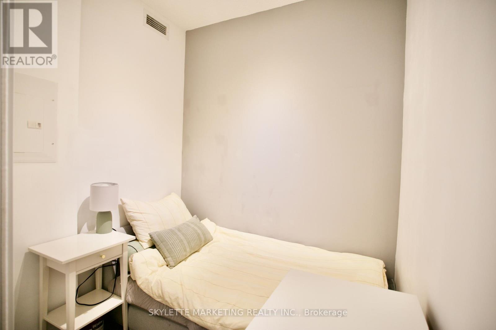 2505 - 9 Valhalla Inn Road, Toronto, Ontario  M9B 0B2 - Photo 12 - W12657246