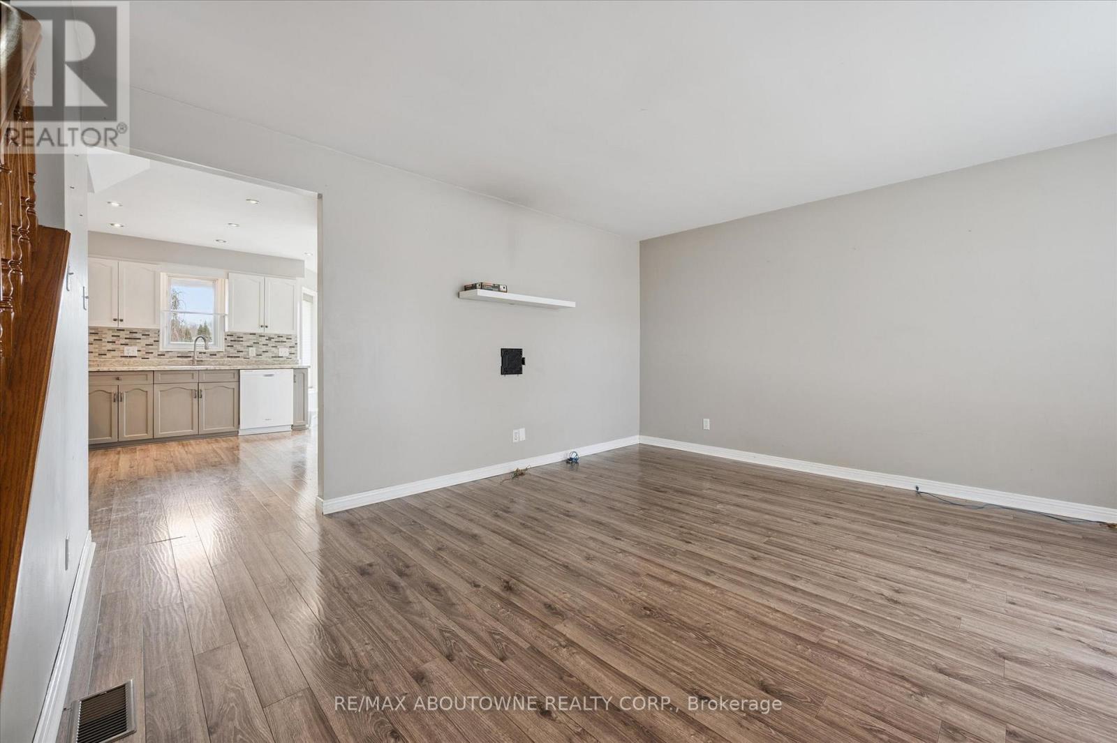 427 Bankside Crescent, Kitchener, Ontario  N2N 3E5 - Photo 5 - X12883698