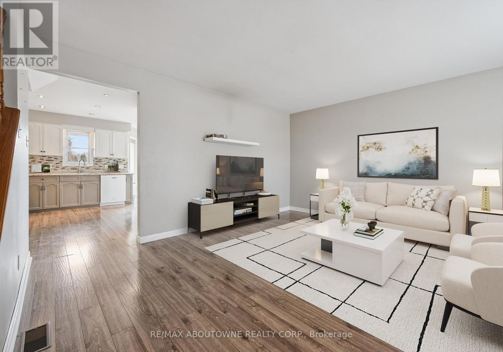 427 Bankside Crescent, Kitchener, Ontario  N2N 3E5 - Photo 4 - X12883698