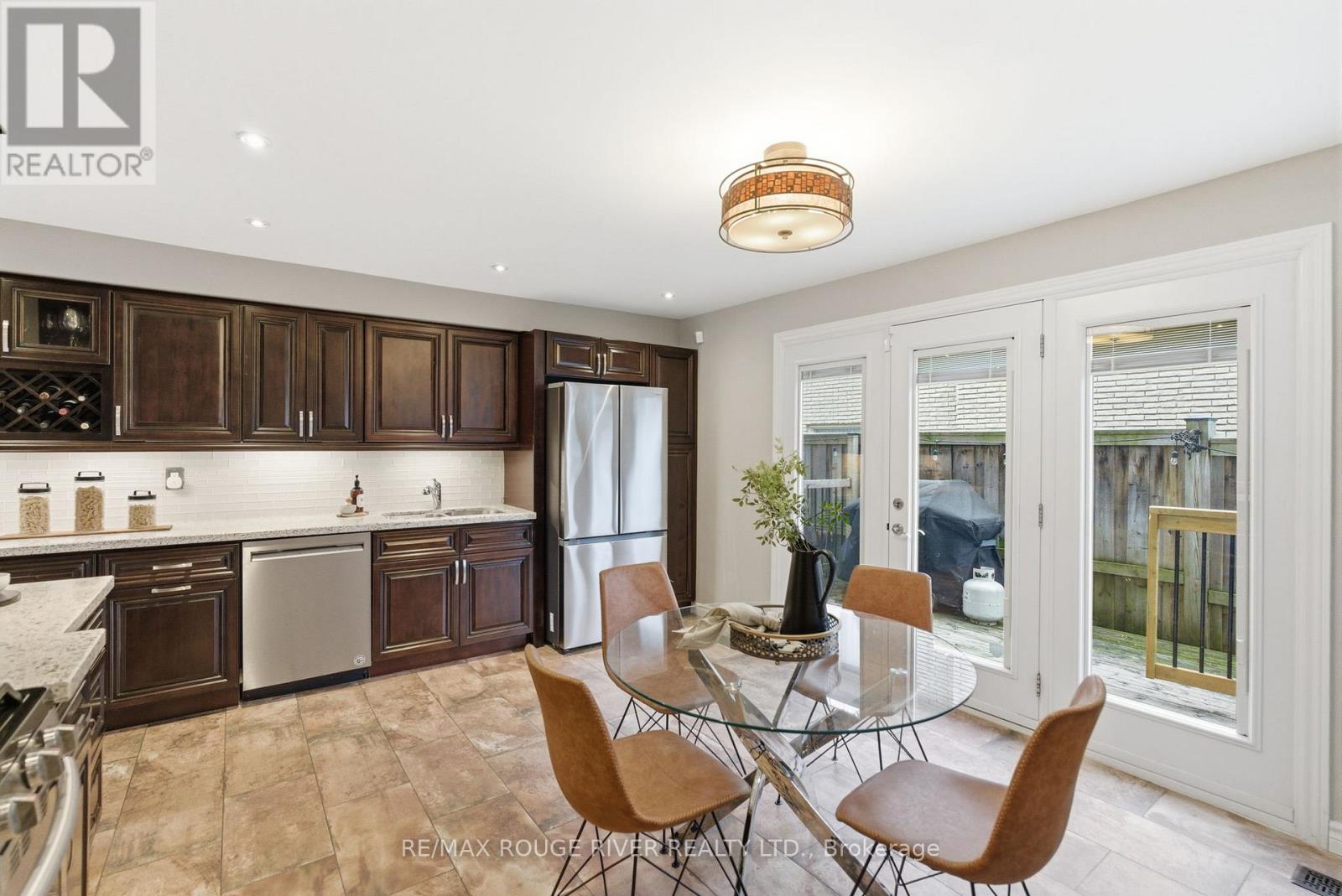 209 Darcy Street, Oshawa (Centennial), Ontario  L1G 3B9 - Photo 11 - E12892316