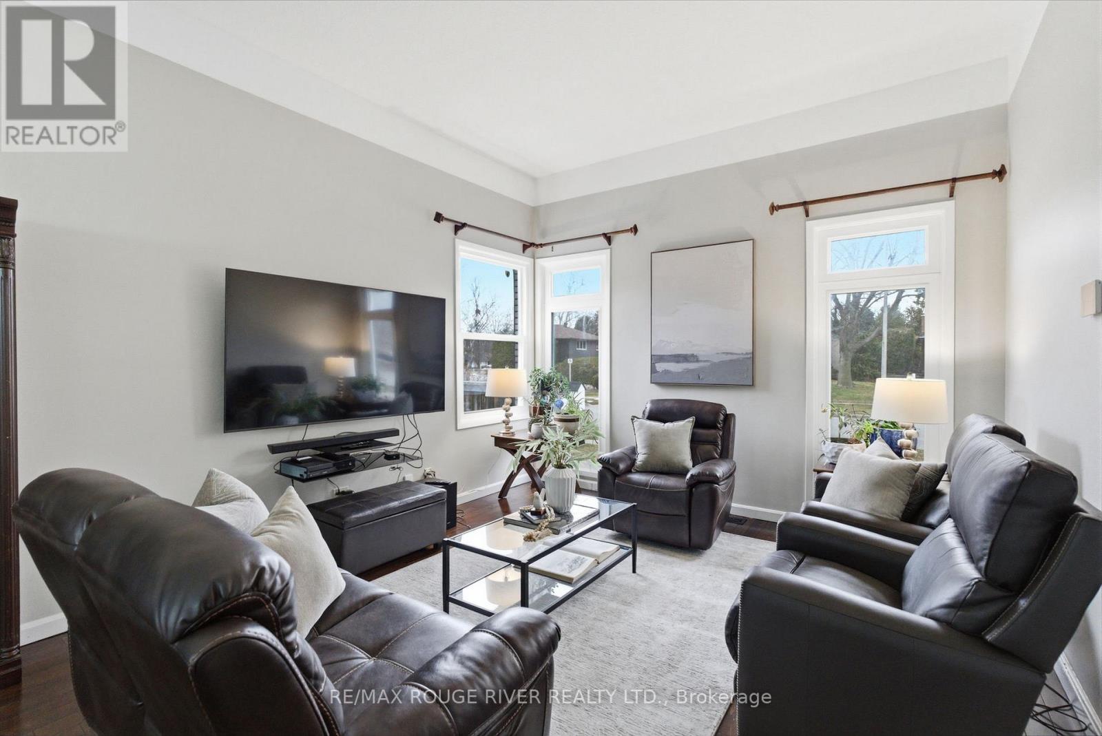 209 Darcy Street, Oshawa (Centennial), Ontario  L1G 3B9 - Photo 3 - E12892316