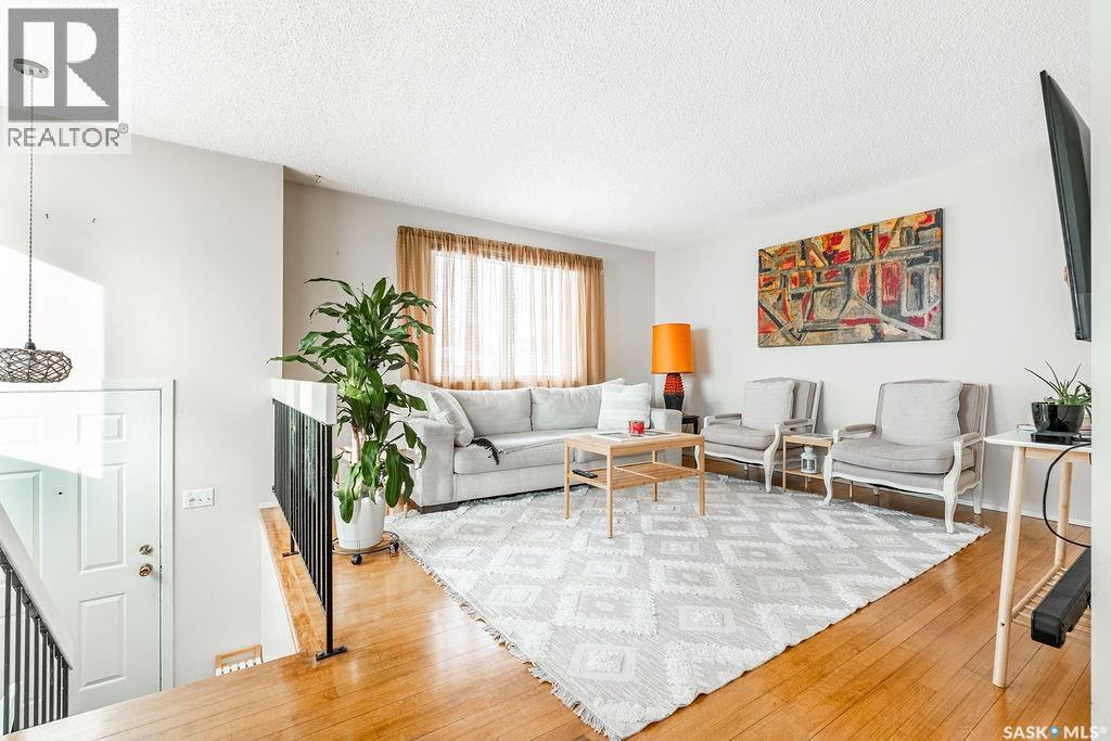 724 M Avenue S, Saskatoon, Saskatchewan  S7M 2L4 - Photo 3 - SK030113