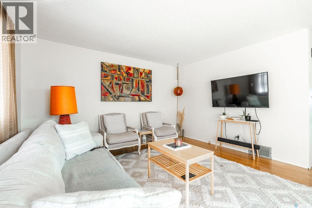 724 M Avenue S, Saskatoon, Saskatchewan  S7M 2L4 - Photo 8 - SK030113