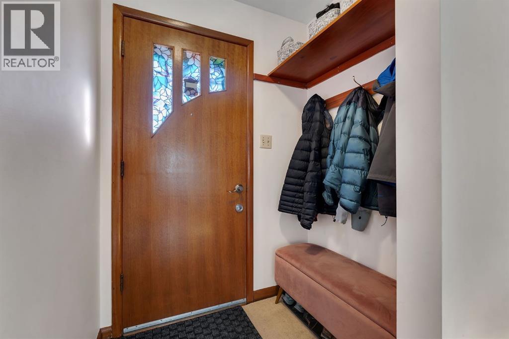 49 Kentish Drive Sw, Calgary, Alberta  T2V 2L4 - Photo 2 - A2289874