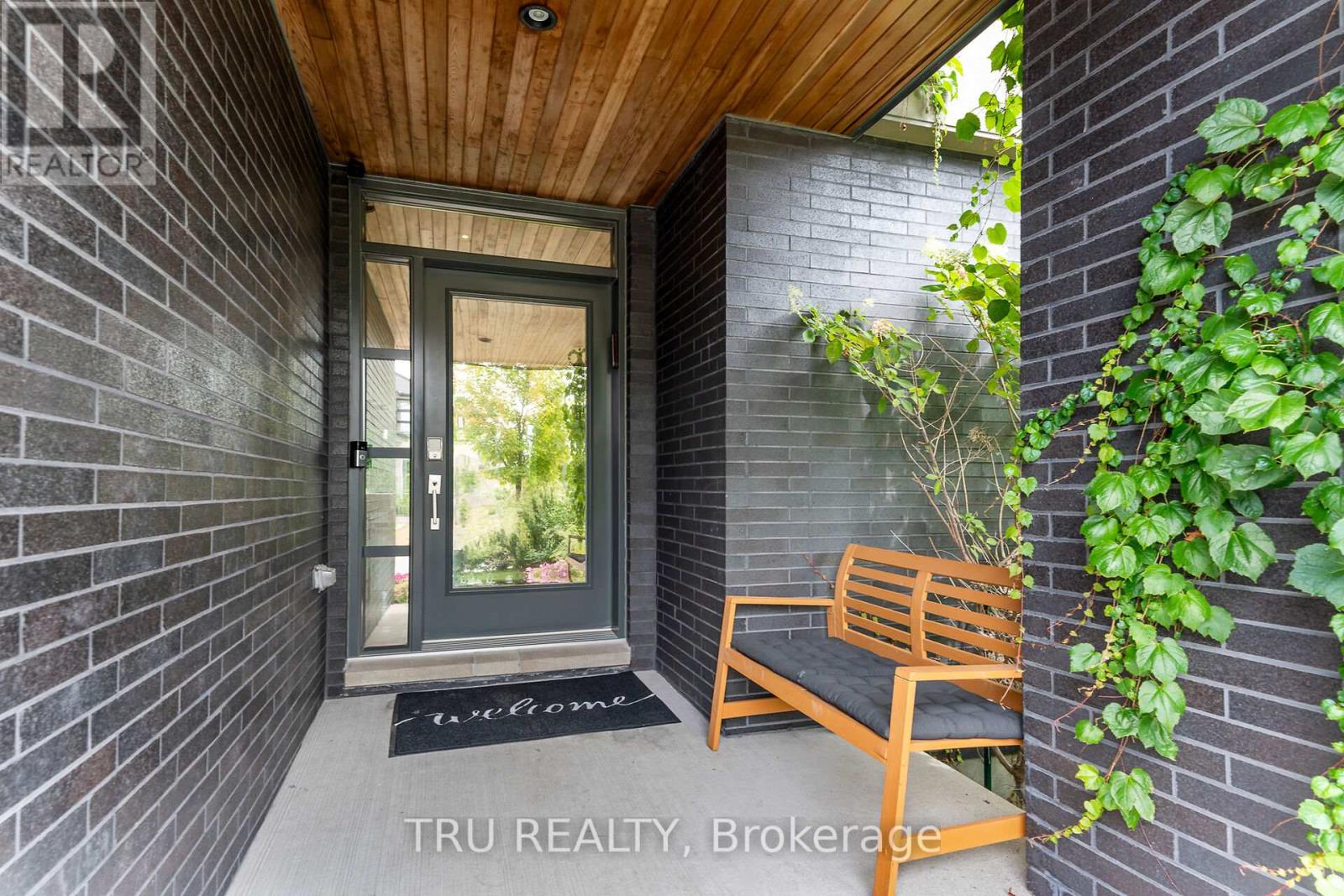 250 Sunnyridge Crescent, Ottawa, Ontario  K2M 0H3 - Photo 4 - X12892206