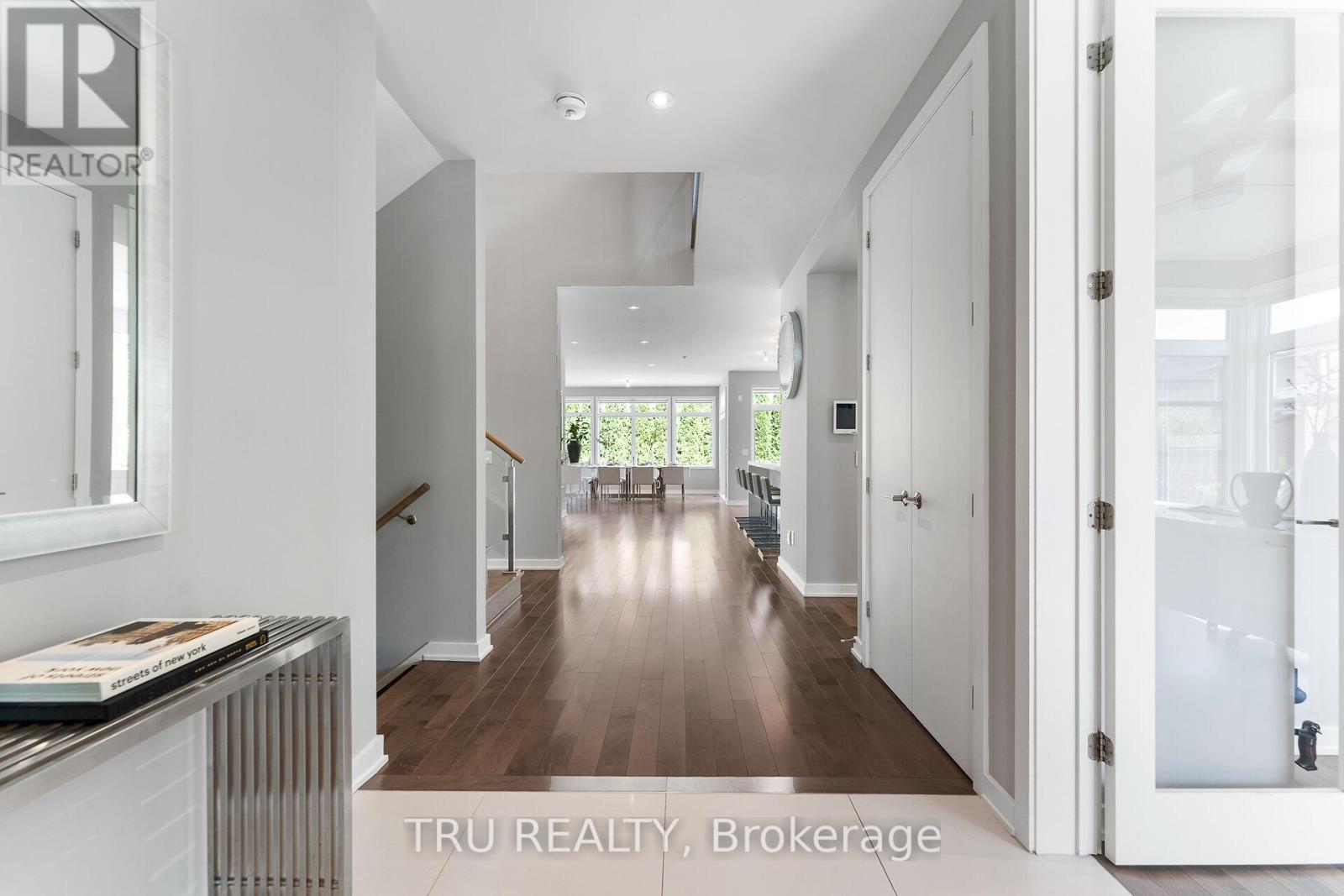 250 Sunnyridge Crescent, Ottawa, Ontario  K2M 0H3 - Photo 5 - X12892206