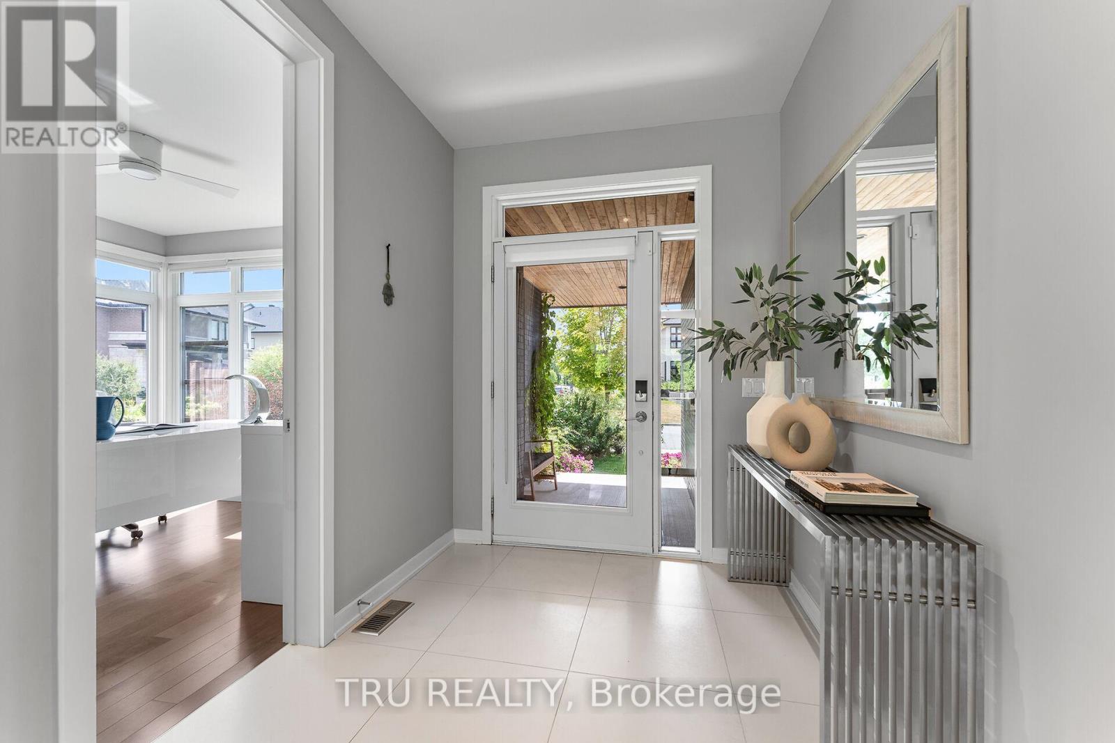 250 Sunnyridge Crescent, Ottawa, Ontario  K2M 0H3 - Photo 7 - X12892206