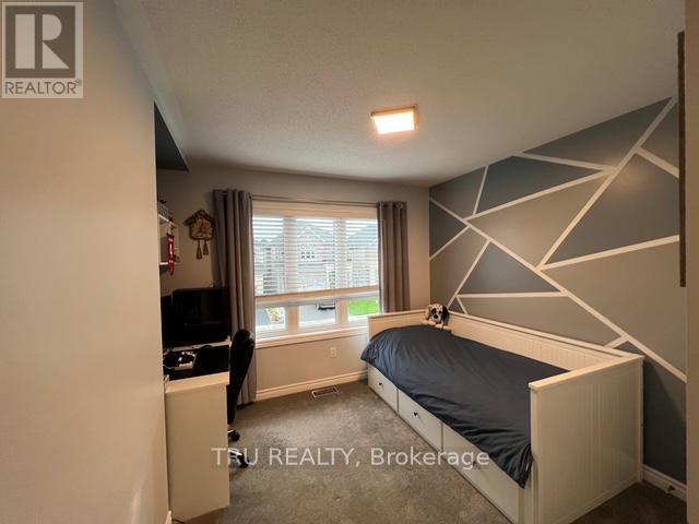 614 Parade Drive, Ottawa, Ontario  K2S 0Y7 - Photo 13 - X12892216