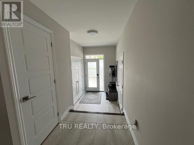 614 Parade Drive, Ottawa, Ontario  K2S 0Y7 - Photo 2 - X12892216