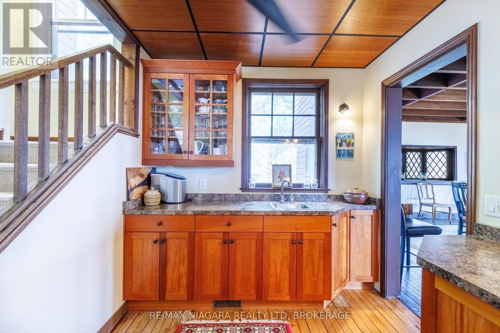 725 Point Abino Road S, Fort Erie, Ontario  L0S 1N0 - Photo 12 - X12892230