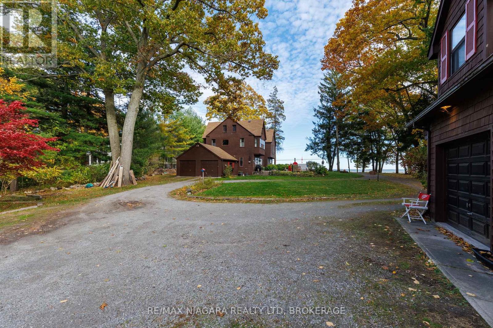 725 Point Abino Road S, Fort Erie, Ontario  L0S 1N0 - Photo 5 - X12892230