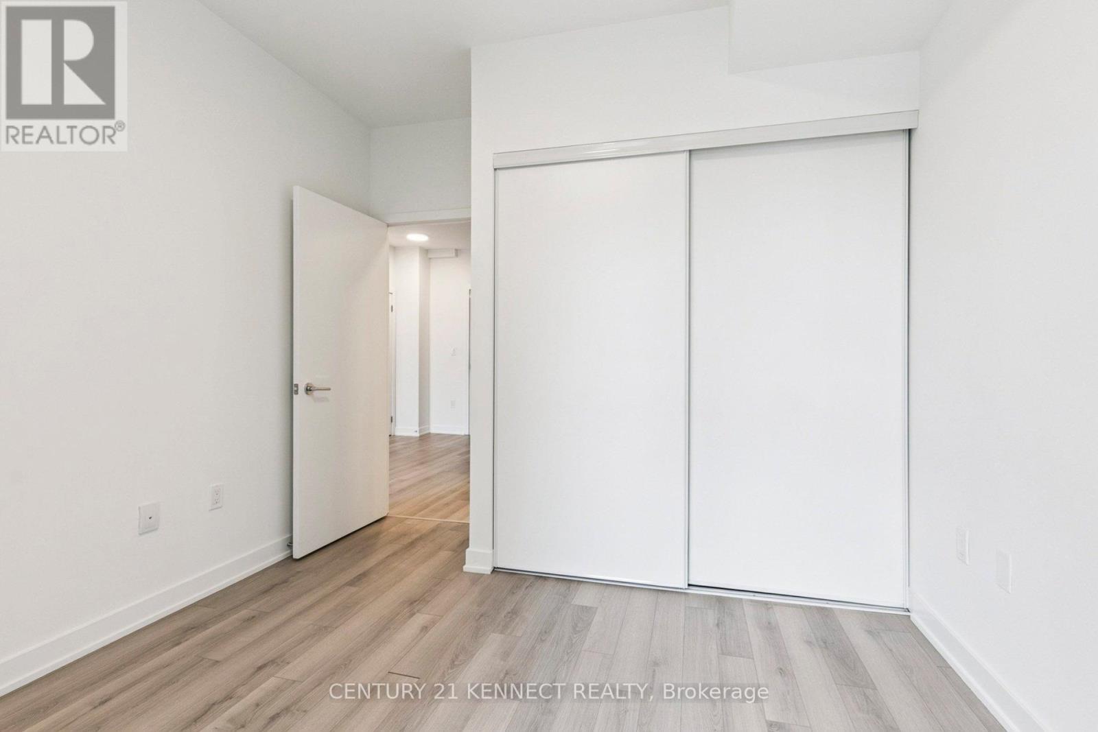 301 - 1005 Dundas Street, Oakville (Jm Joshua Meadows), Ontario  L6H 8C7 - Photo 8 - W12879814