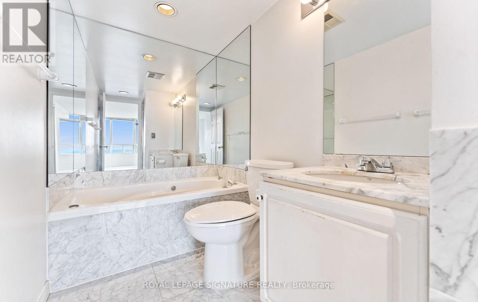 2112 - 1 Aberfoyle Crescent, Toronto, Ontario  M8X 2X8 - Photo 32 - W12890374