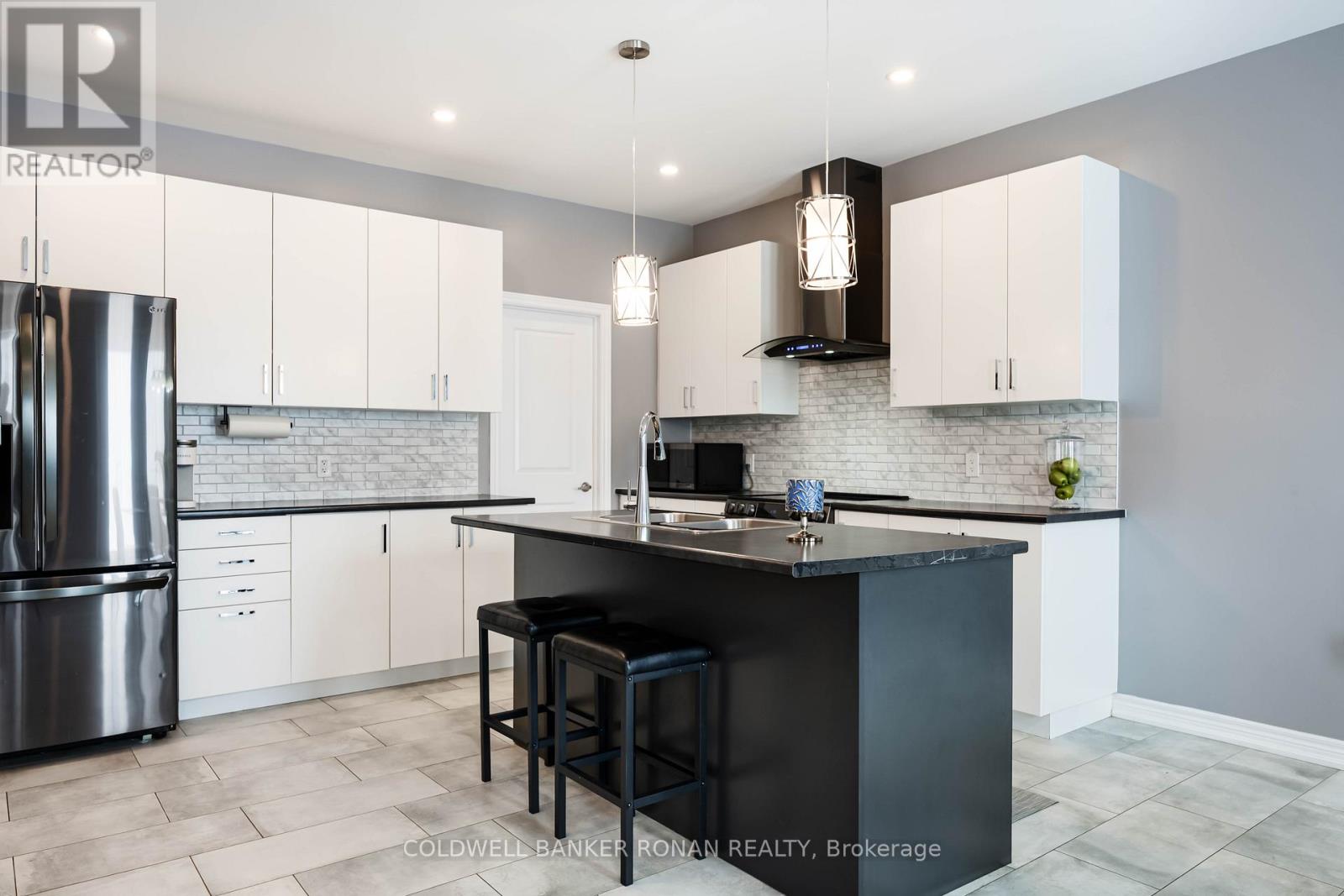 71 Harpin Way W, Centre Wellington (Fergus), Ontario  N1M 0H8 - Photo 12 - X12818016