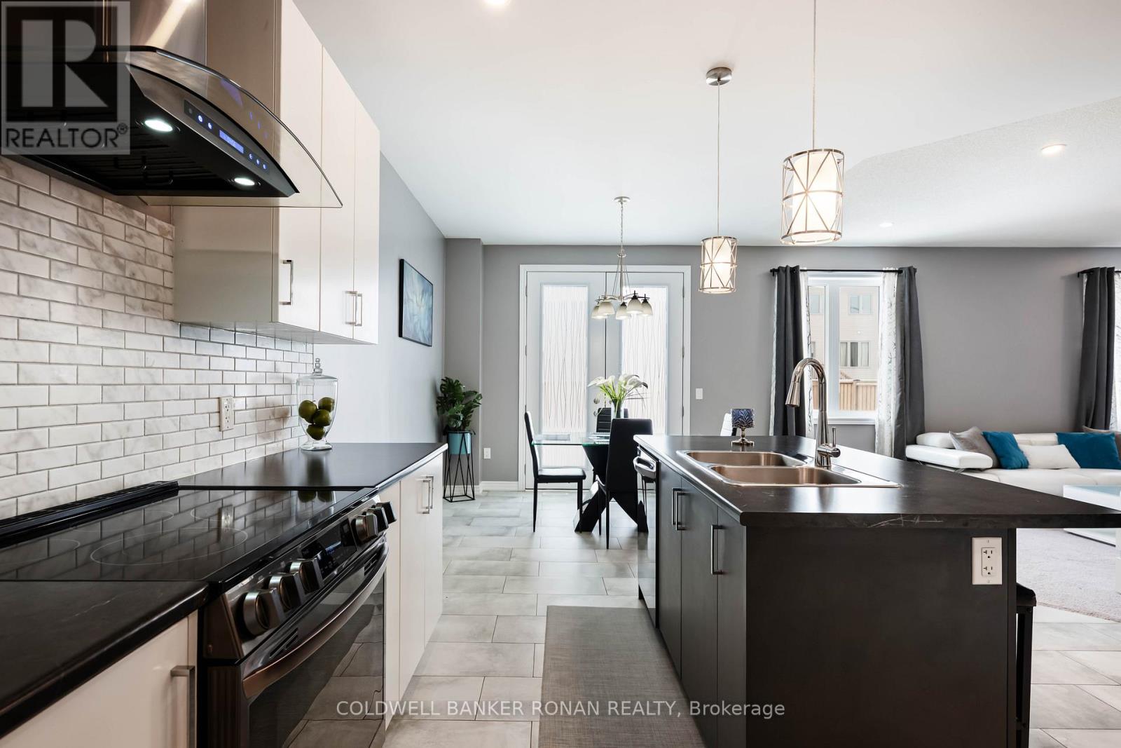 71 Harpin Way W, Centre Wellington (Fergus), Ontario  N1M 0H8 - Photo 7 - X12818016