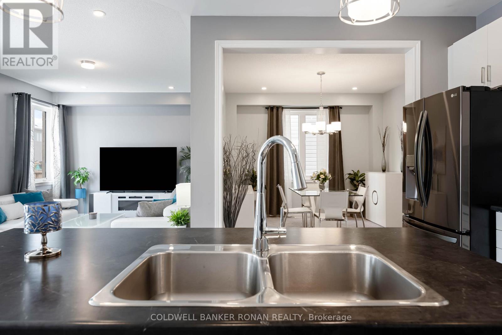 71 Harpin Way W, Centre Wellington (Fergus), Ontario  N1M 0H8 - Photo 8 - X12818016