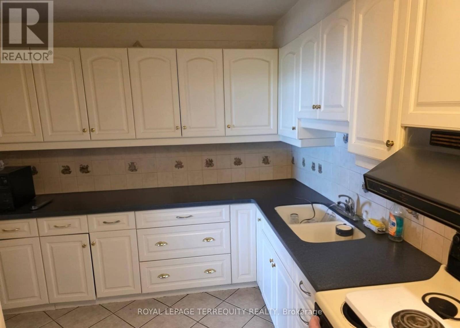 1810 - 85 Emmett Avenue, Toronto (Mount Dennis), Ontario  M6M 5A2 - Photo 2 - W12891728