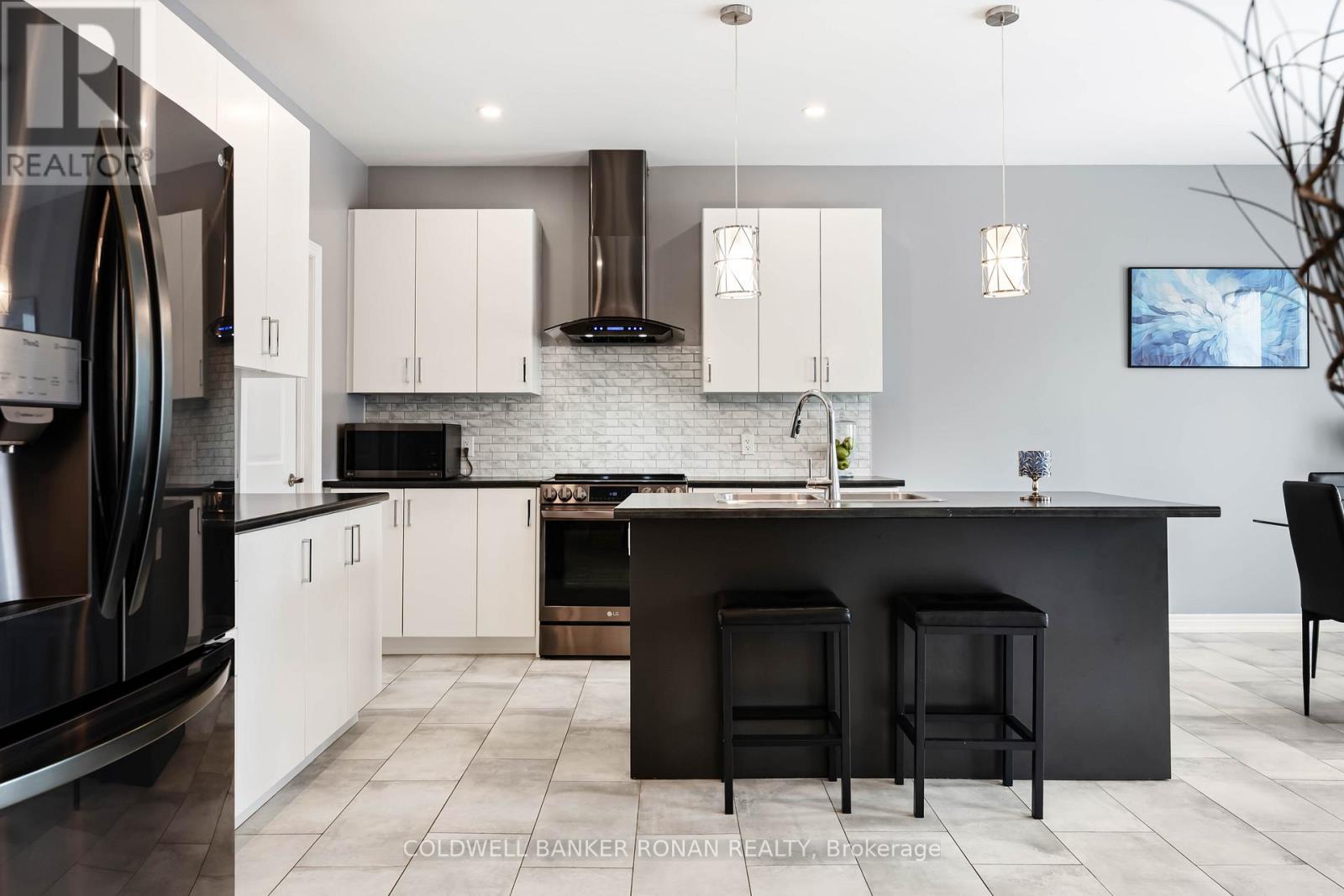 71 Harpin Way W, Centre Wellington (Fergus), Ontario  N1M 0H8 - Photo 9 - X12818016