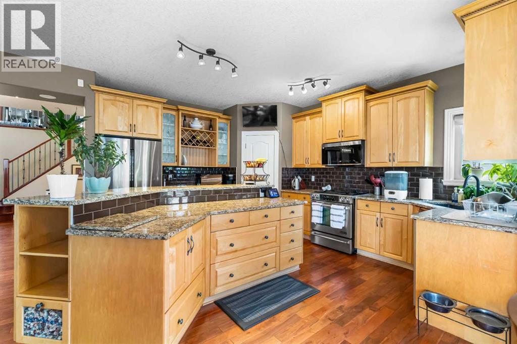 20 Royal Highland Court NW, Calgary, Alberta  T3G 4Y2 - Photo 9 - A2282859