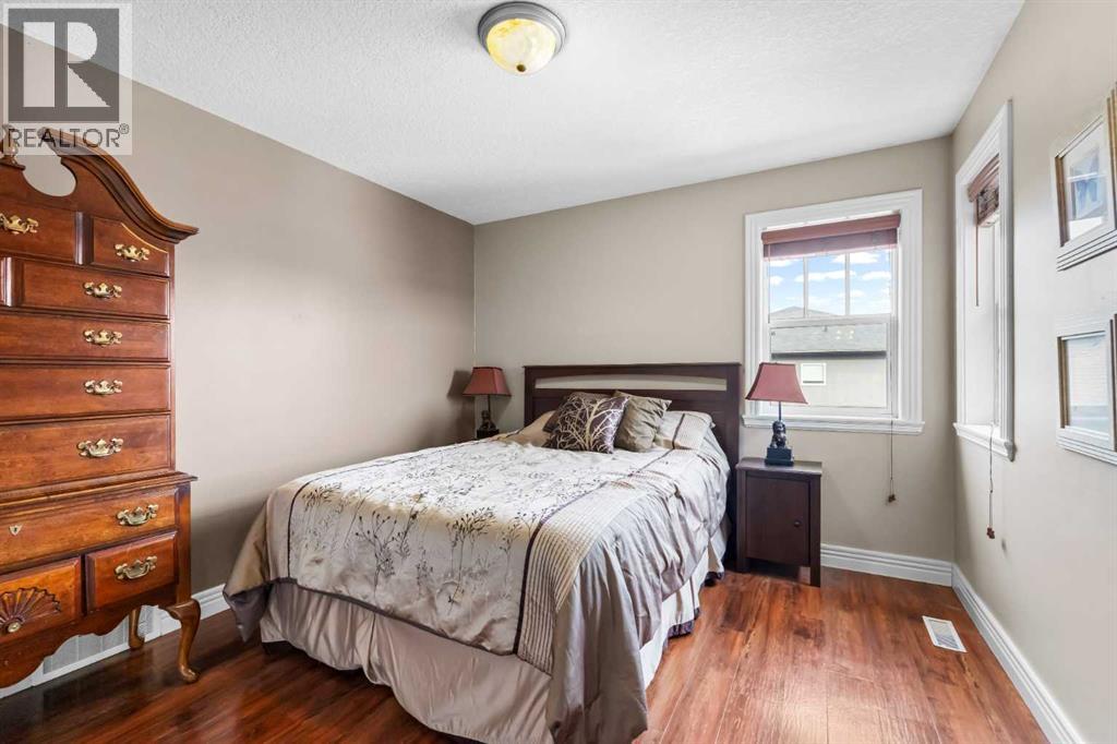 20 Royal Highland Court NW, Calgary, Alberta  T3G 4Y2 - Photo 24 - A2282859