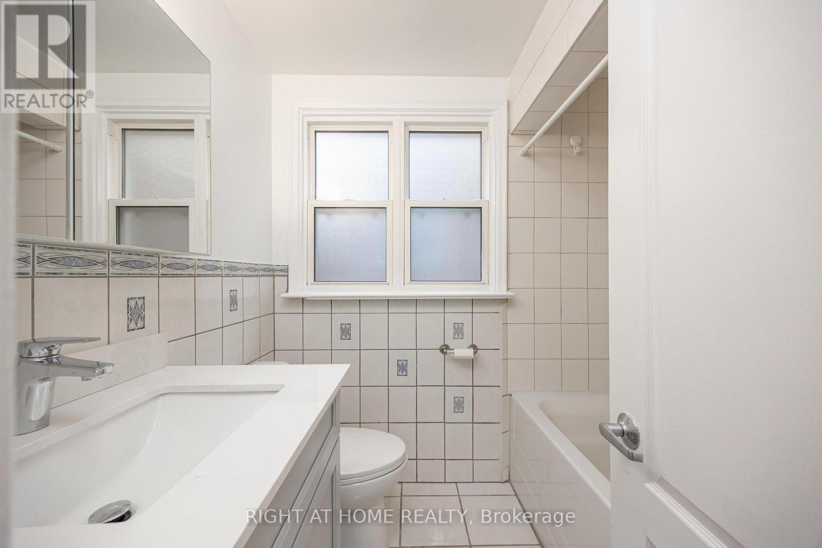 Main - 35 Garthdale Court, Toronto, Ontario  M3H 5P7 - Photo 13 - C12892076