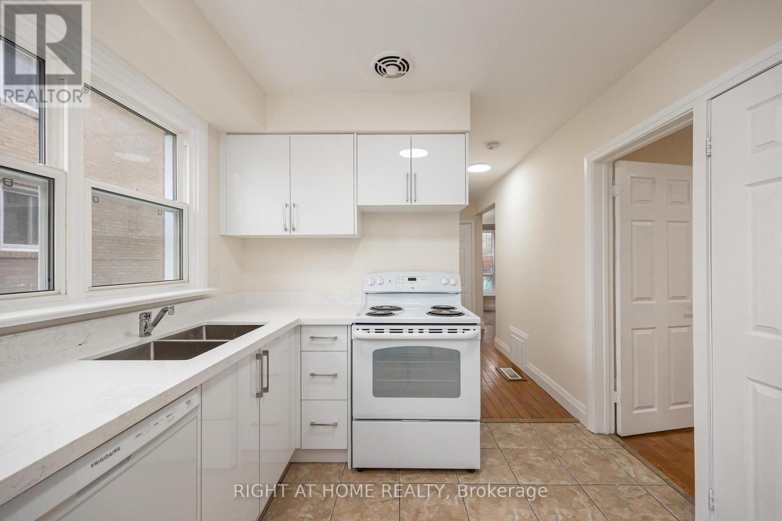 Main - 35 Garthdale Court, Toronto, Ontario  M3H 5P7 - Photo 9 - C12892076