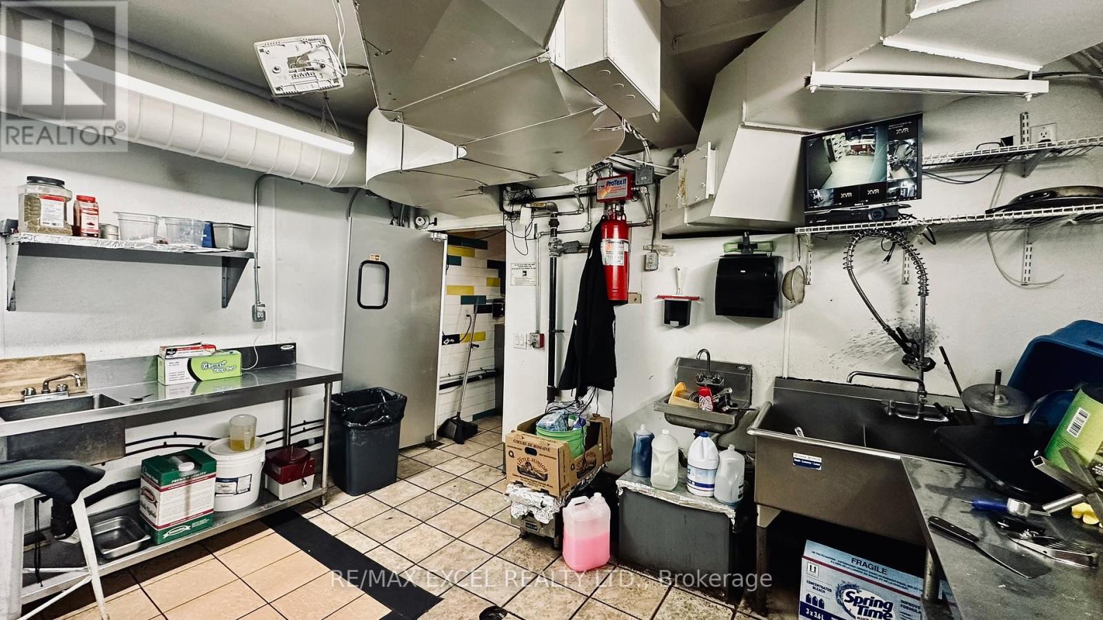 1608 Queen Street E, Toronto, Ontario  M4L 1G2 - Photo 9 - E12782370